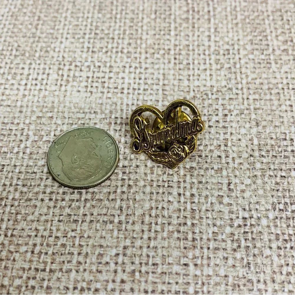Gold Heart Grandma Straight Back Pin